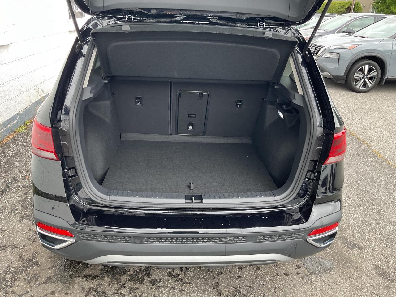 2024 Volkswagen Taos Comfortline 4dr All-Wheel Drive 4MOTION Photo