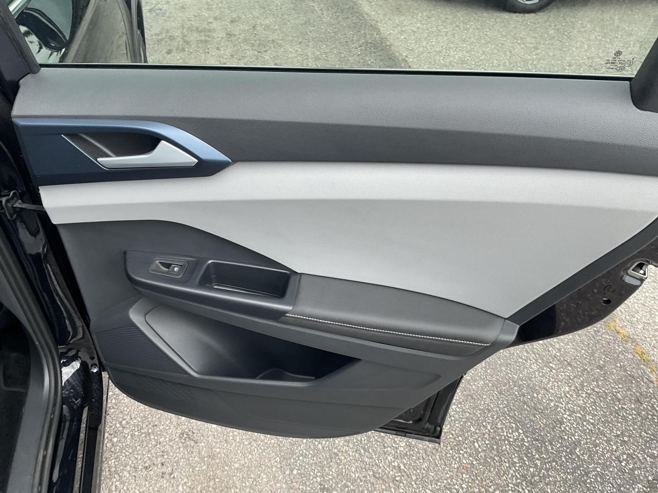 2024 Volkswagen Taos Comfortline 4dr All-Wheel Drive 4MOTION Photo