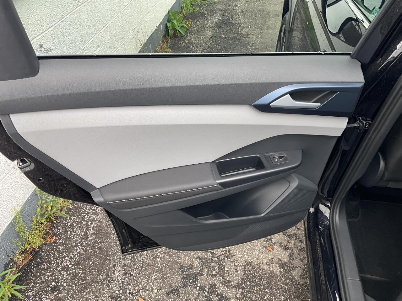 2024 Volkswagen Taos Comfortline 4dr All-Wheel Drive 4MOTION Photo