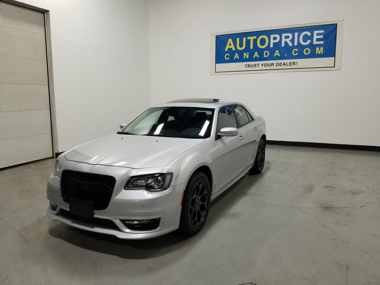 2023 Chrysler 300 Touring-L 4dr All-Wheel Drive Sedan Photo2