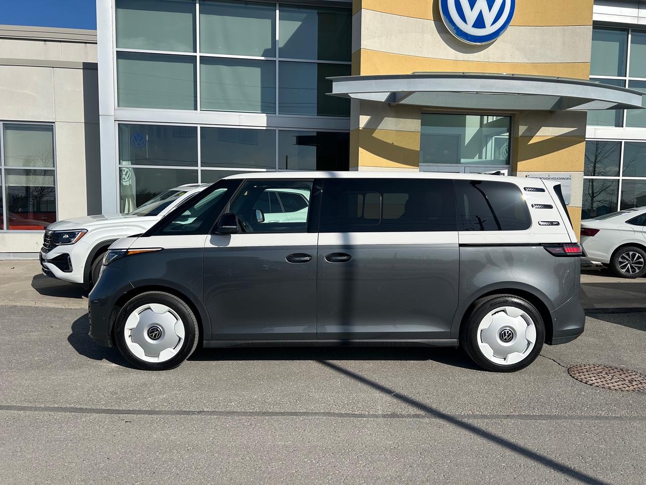 2025 Volkswagen ID. Buzz 1st Edition 4dr All-Wheel Drive 4MOTION Photo2