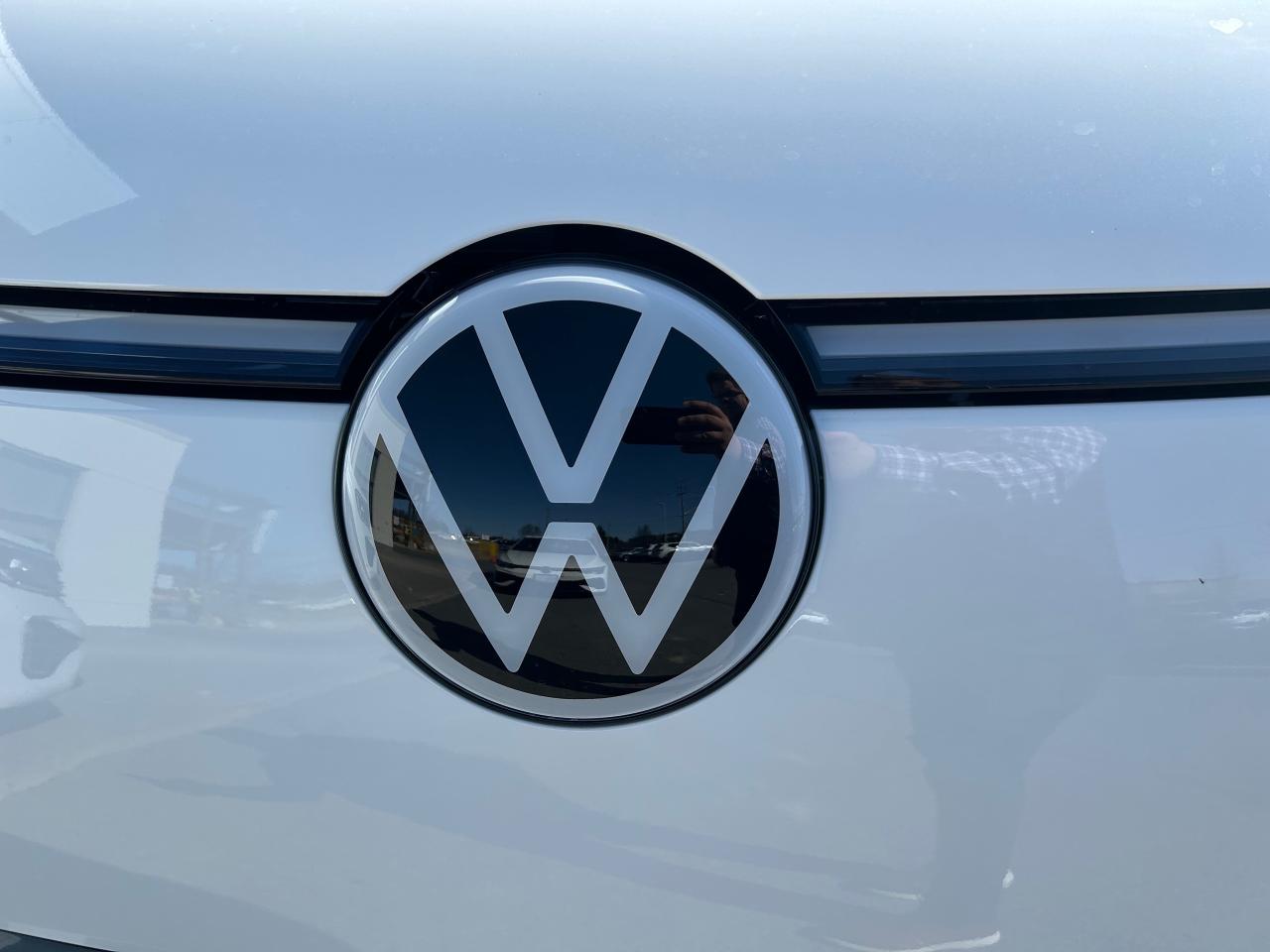 2025 Volkswagen ID. Buzz 1st Edition 4dr All-Wheel Drive 4MOTION Photo