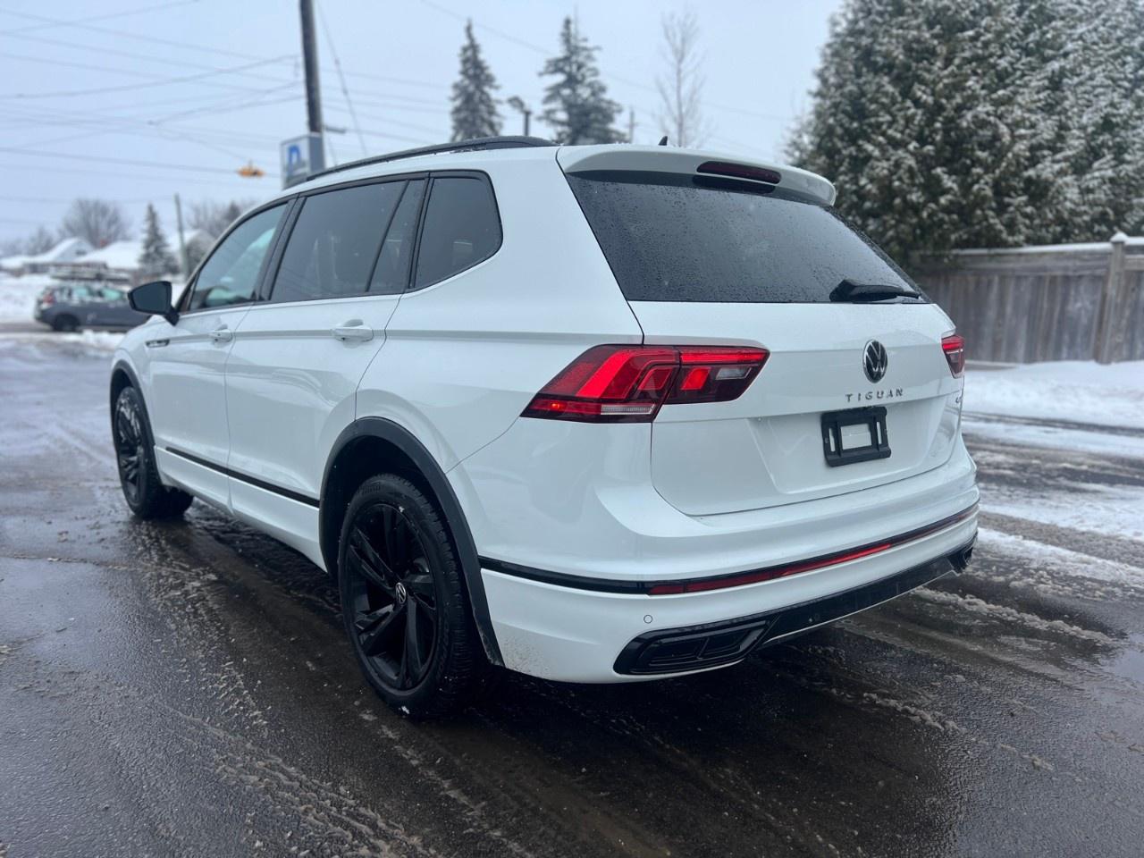 2023 Volkswagen Tiguan Comfortline R-Line Black Edition 4MOTION Photo