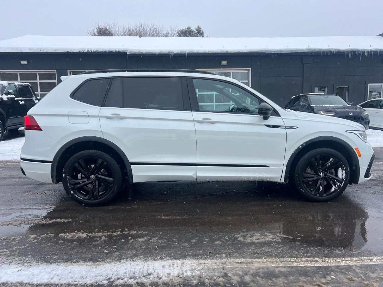 2023 Volkswagen Tiguan Comfortline R-Line Black Edition 4MOTION Photo