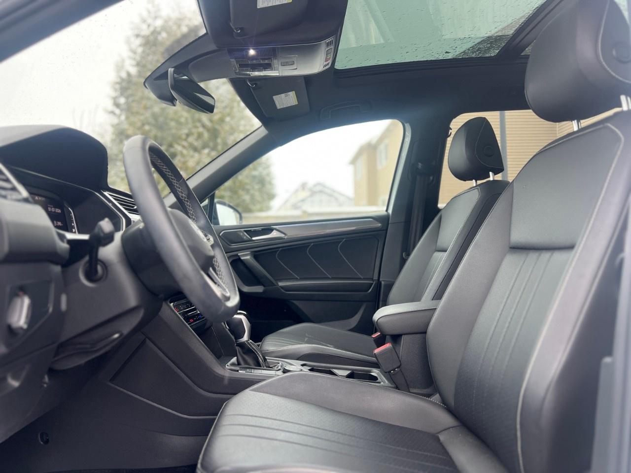 2023 Volkswagen Tiguan Comfortline R-Line Black Edition 4MOTION Photo