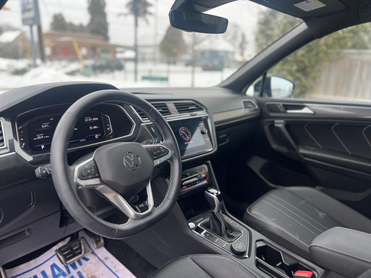 2023 Volkswagen Tiguan Comfortline R-Line Black Edition 4MOTION Photo