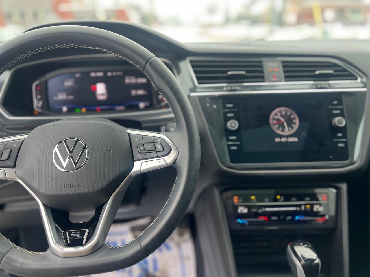 2023 Volkswagen Tiguan Comfortline R-Line Black Edition 4MOTION Photo