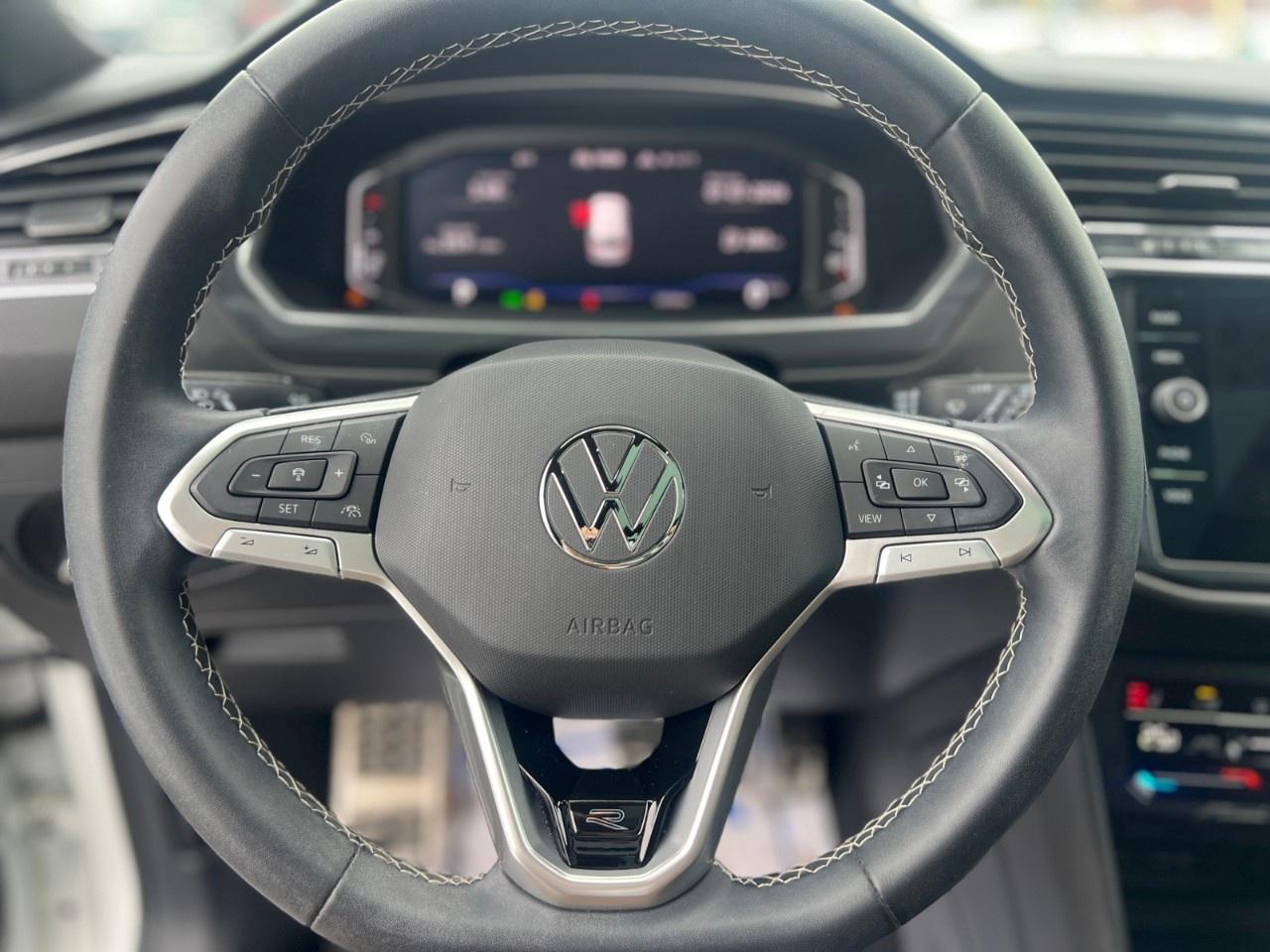 2023 Volkswagen Tiguan Comfortline R-Line Black Edition 4MOTION Photo