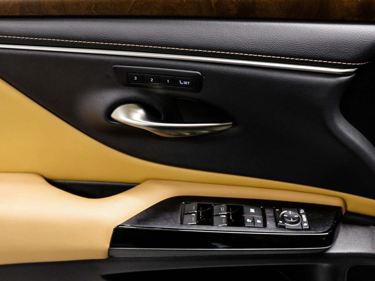 2023 Lexus ES  Photo