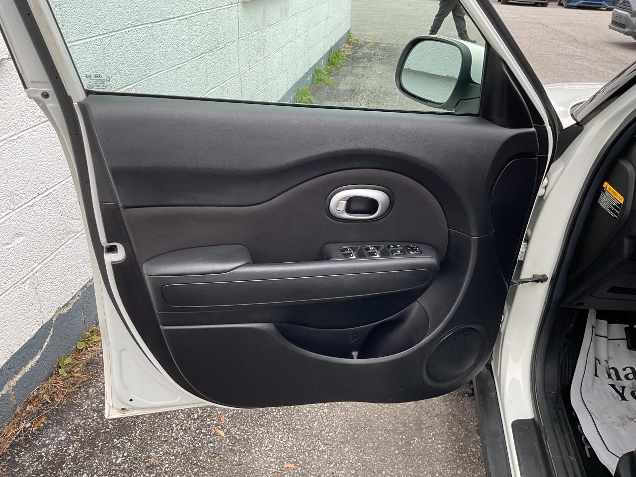 2017 Kia Soul LX (M6) 4dr Hatchback Photo