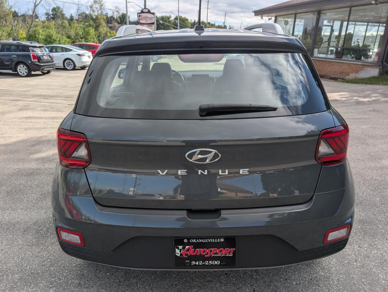 2023 Hyundai Venue Ultimate w/Black Interior 4dr Front-Wheel Drive Photo3