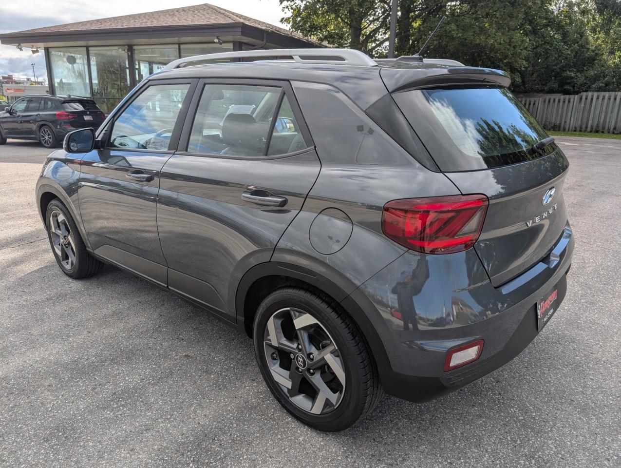 2023 Hyundai Venue Ultimate w/Black Interior 4dr Front-Wheel Drive Photo2