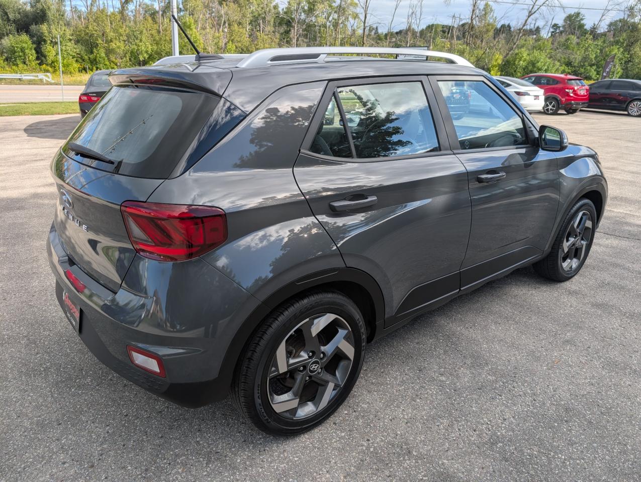 2023 Hyundai Venue Ultimate w/Black Interior 4dr Front-Wheel Drive Photo