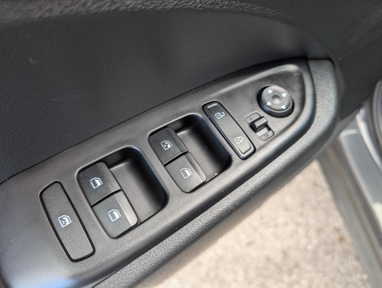 2023 Hyundai Venue Ultimate w/Black Interior 4dr Front-Wheel Drive Photo