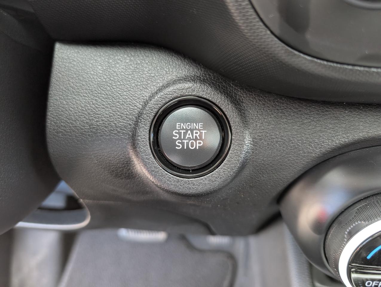 2023 Hyundai Venue Ultimate w/Black Interior 4dr Front-Wheel Drive Photo