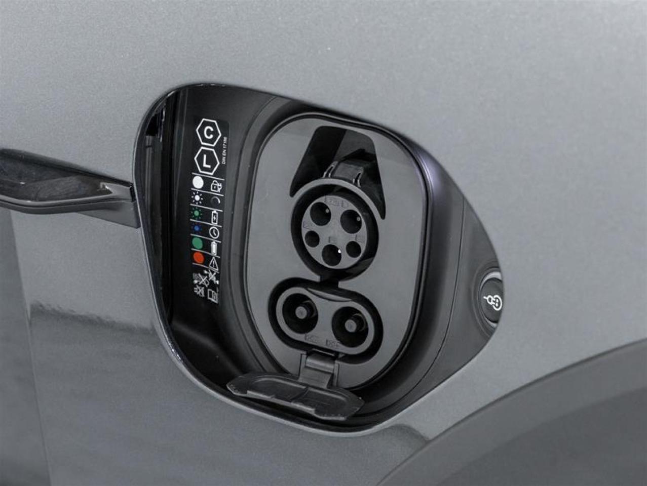 2025 Porsche Taycan  Photo