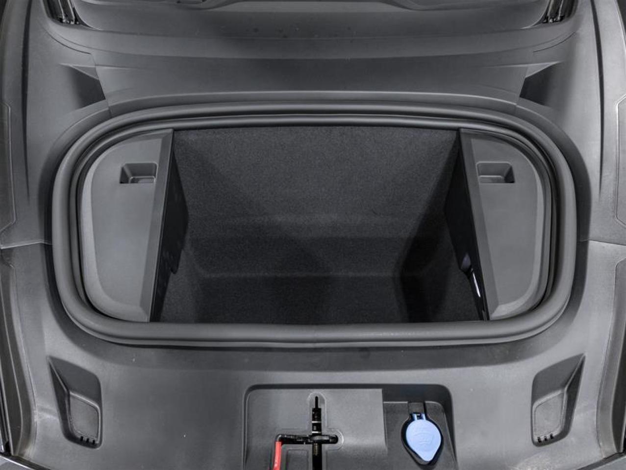 2025 Porsche Taycan  Photo