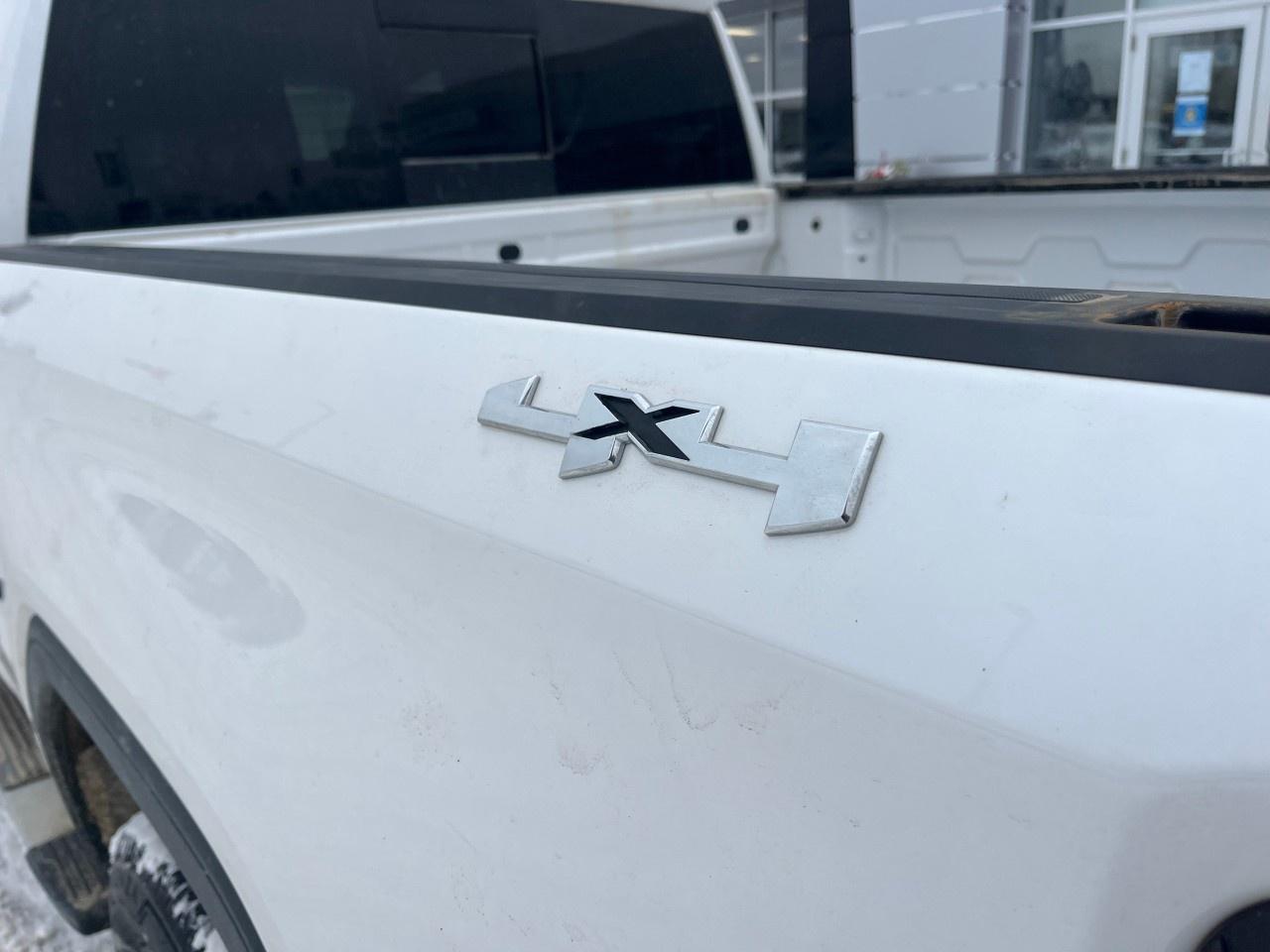 2024 GMC Sierra 1500 Crew Cab Short Box 4-Wheel Drive SLT Photo