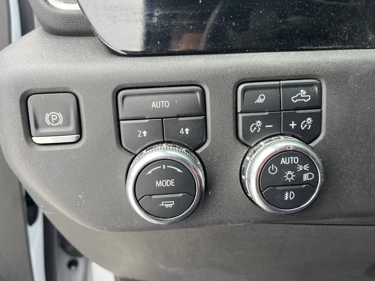 2024 GMC Sierra 1500 Crew Cab Short Box 4-Wheel Drive SLT Photo