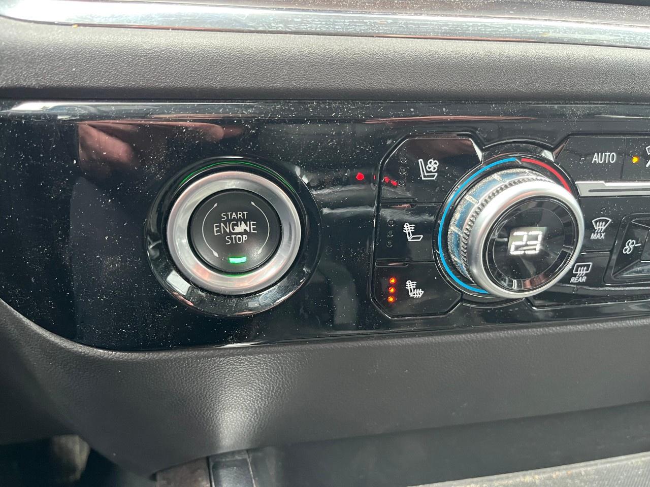 2024 GMC Sierra 1500 Crew Cab Short Box 4-Wheel Drive SLT Photo