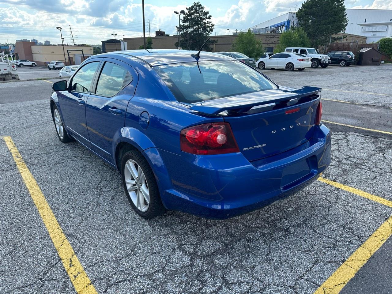 2013 Dodge Avenger 4dr Sdn SXT Photo3