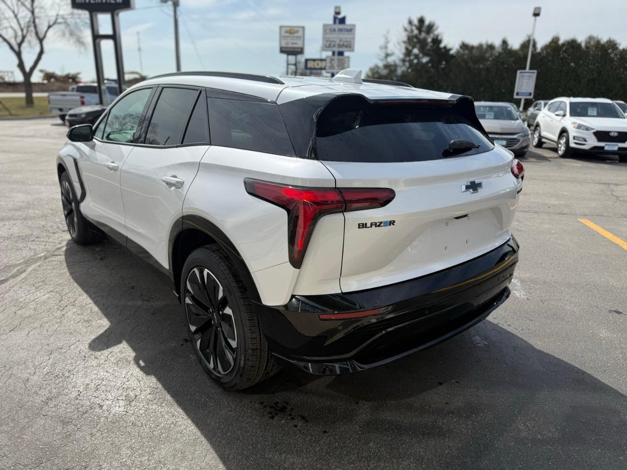 2025 Chevrolet Blazer EV RS 4dr All-Wheel Drive Photo4