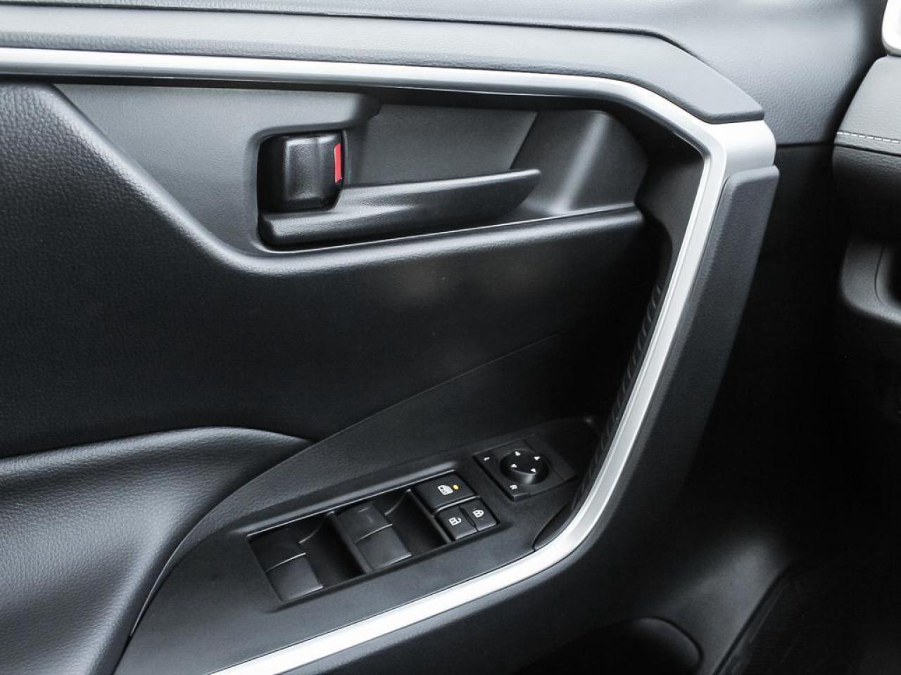 2025 Toyota RAV4 LE 4dr All-wheel Drive Photo