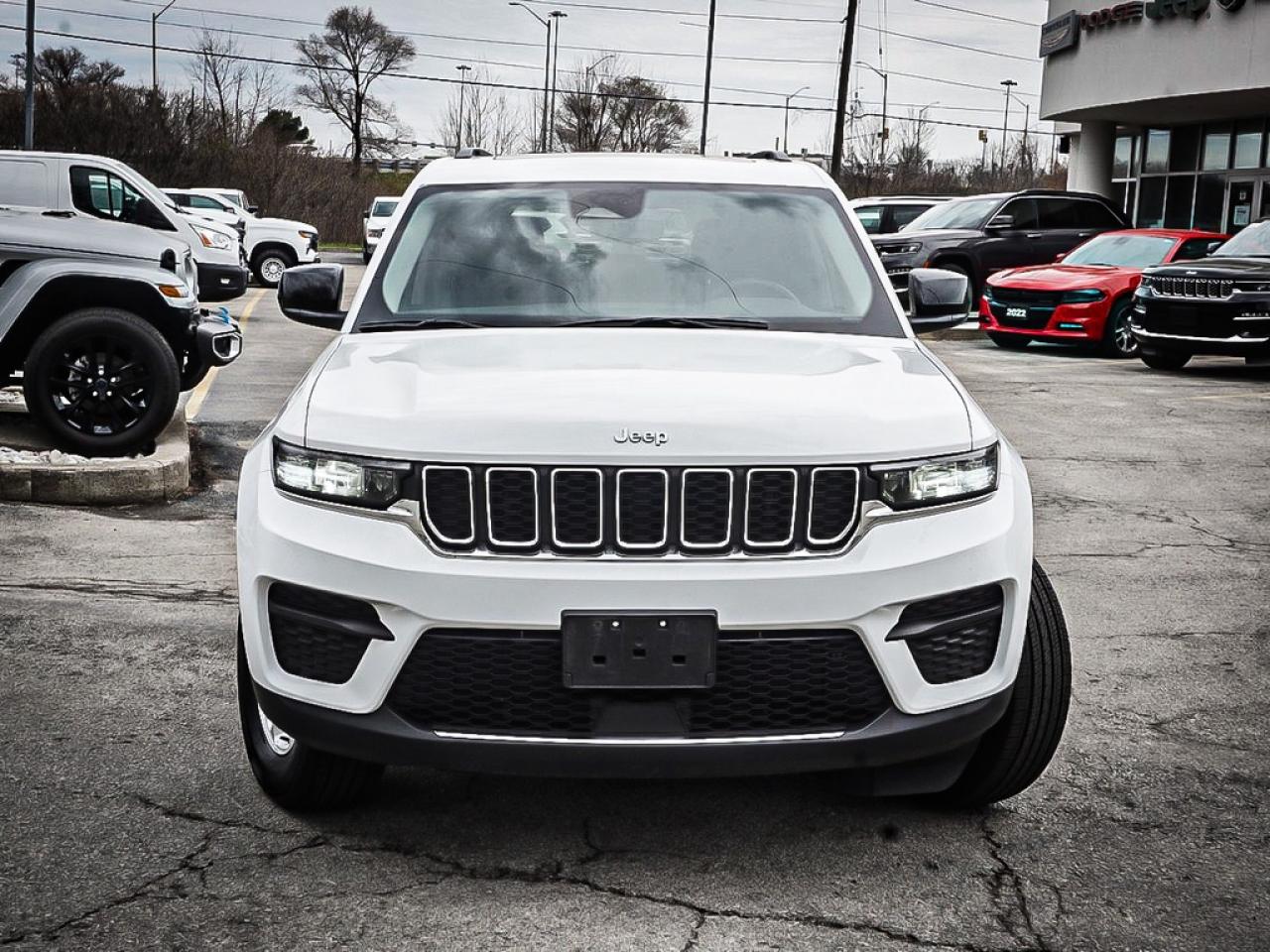 2023 Jeep Grand Cherokee  Photo2