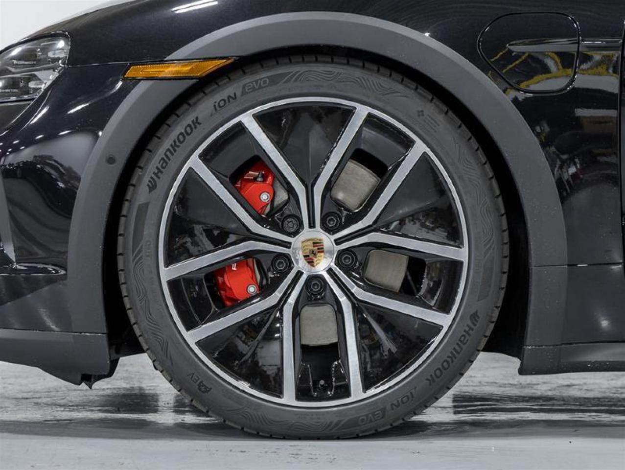 2025 Porsche Taycan  Photo4