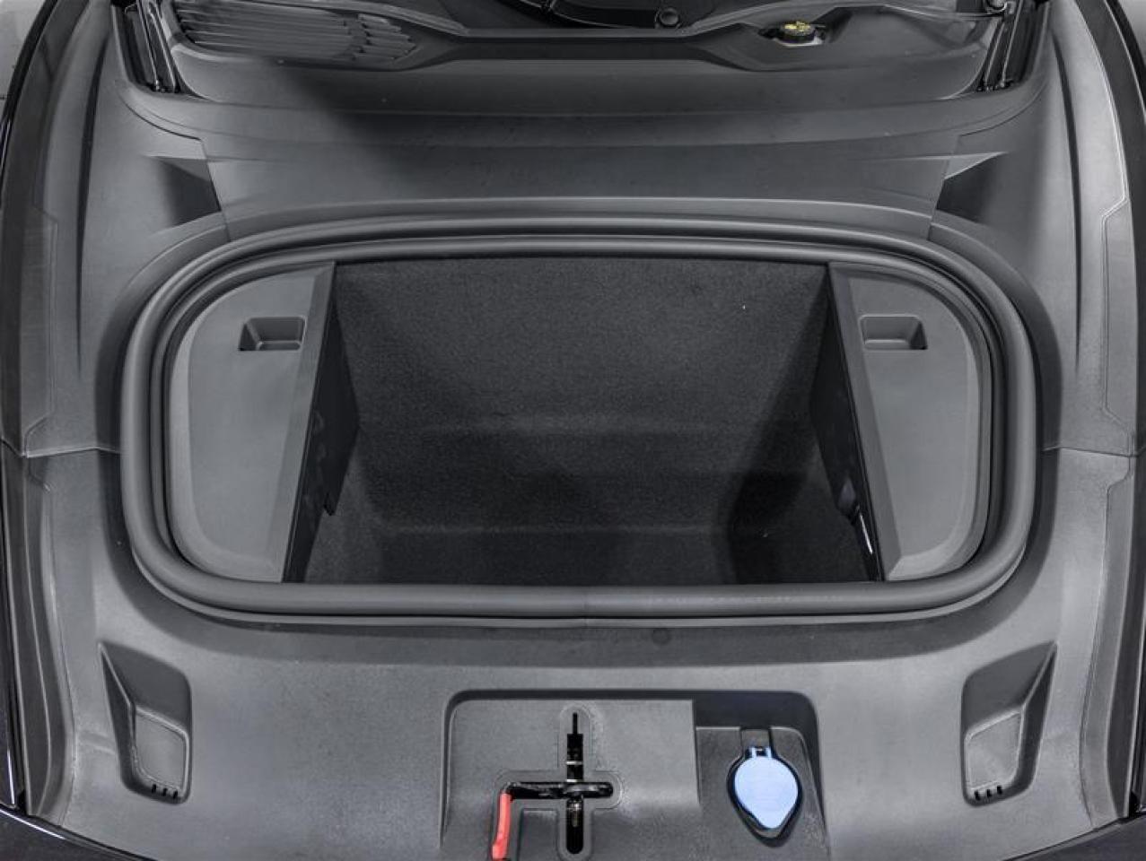 2025 Porsche Taycan  Photo