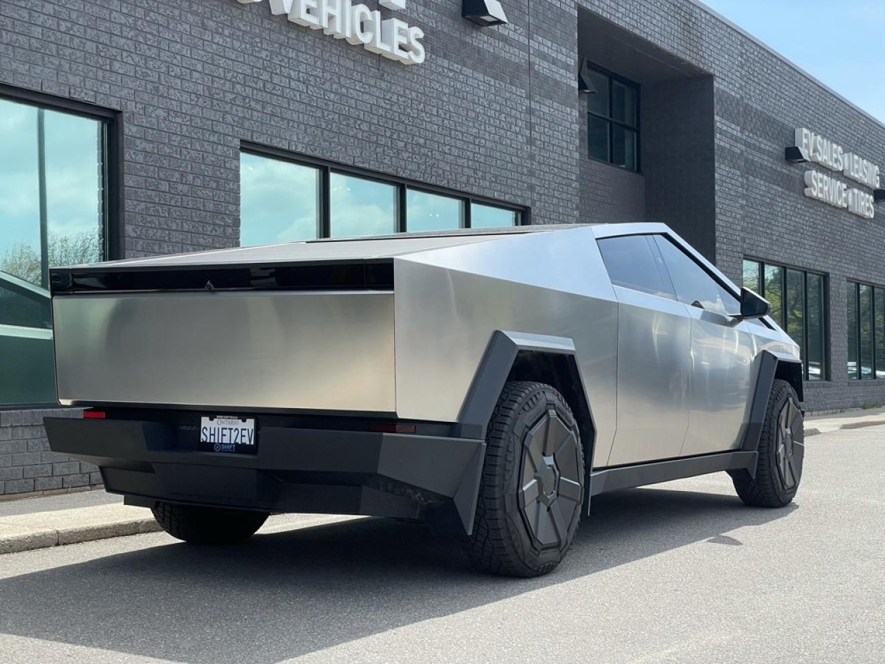 2024 Tesla Cybertruck AWD FOUNDATION SERIES   1 Owner   Clean! Photo