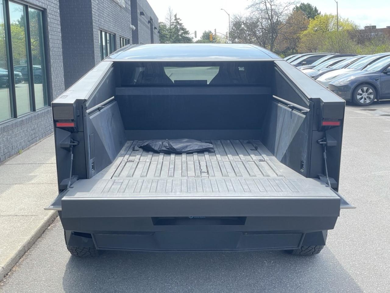 2024 Tesla Cybertruck AWD FOUNDATION SERIES   1 Owner   Clean! Photo