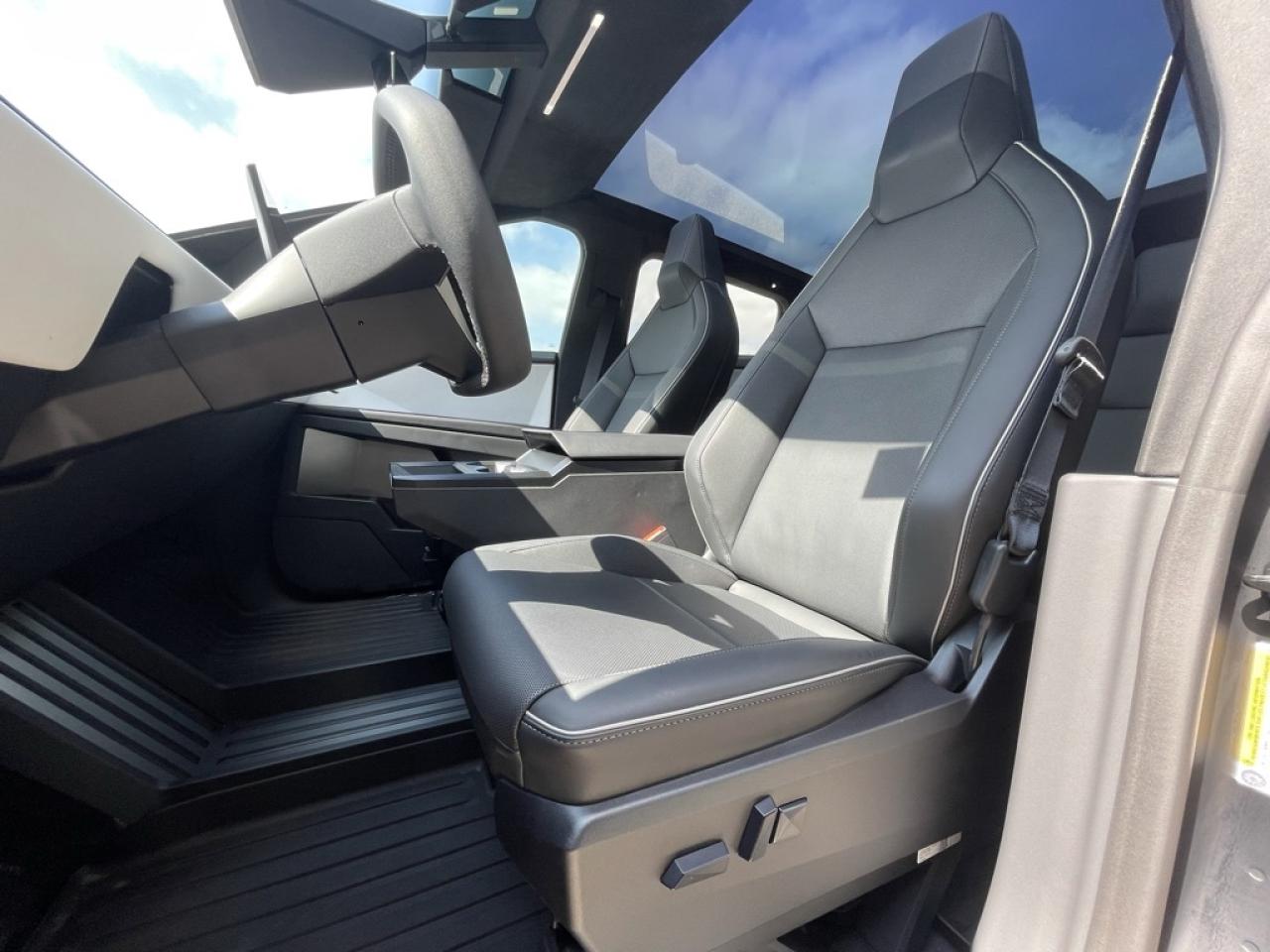 2024 Tesla Cybertruck AWD FOUNDATION SERIES   1 Owner   Clean! Photo