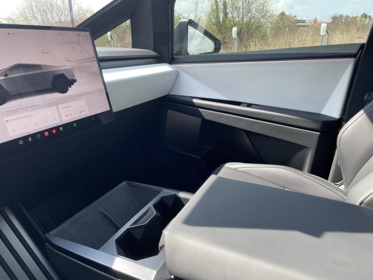 2024 Tesla Cybertruck AWD FOUNDATION SERIES   1 Owner   Clean! Photo