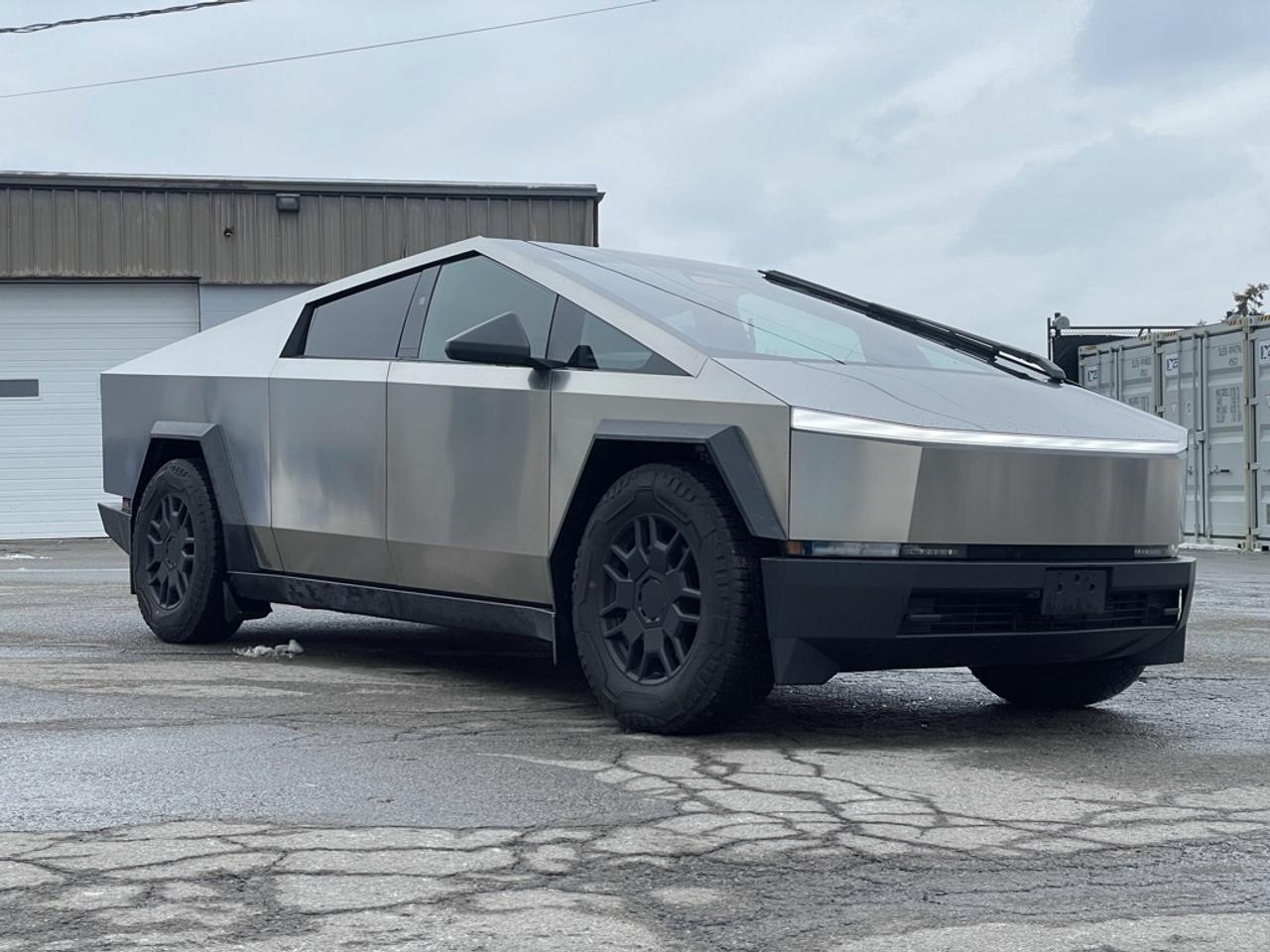 2024 Tesla Cybertruck AWD FOUNDATION SERIES   1 Owner   Clean! Photo
