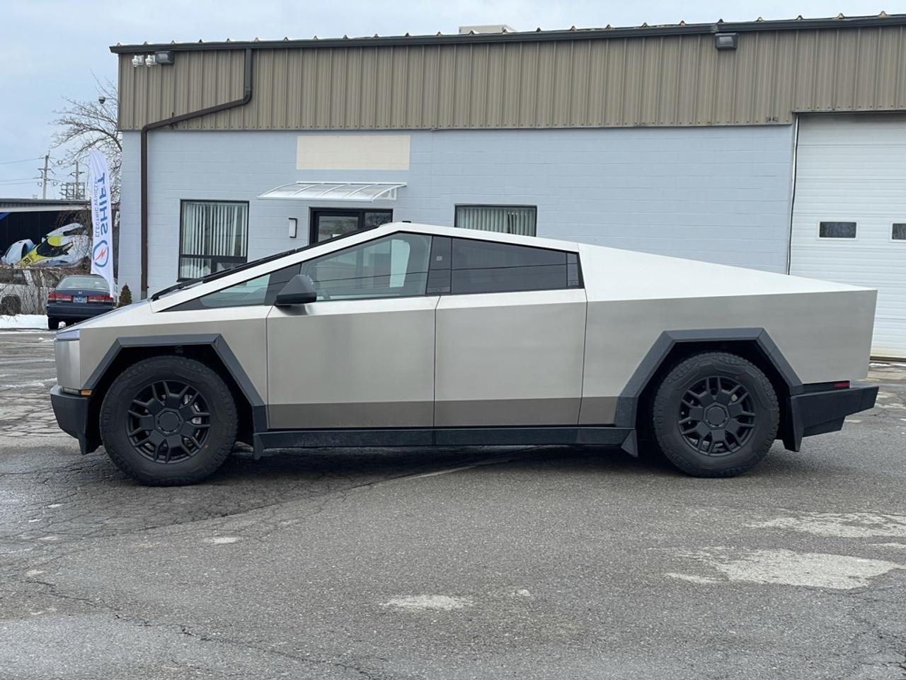 2024 Tesla Cybertruck AWD FOUNDATION SERIES   1 Owner   Clean! Photo