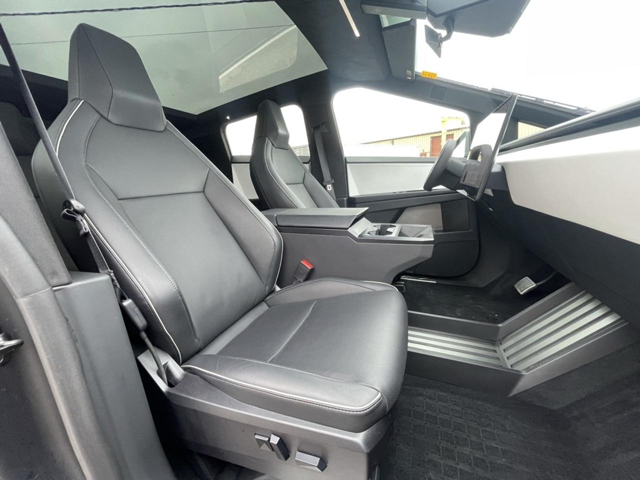 2024 Tesla Cybertruck AWD FOUNDATION SERIES   1 Owner   Clean! Photo