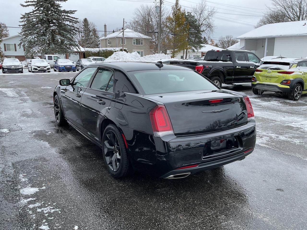 2022 Chrysler 300 Touring L 4dr Rear-Wheel Drive Sedan Photo