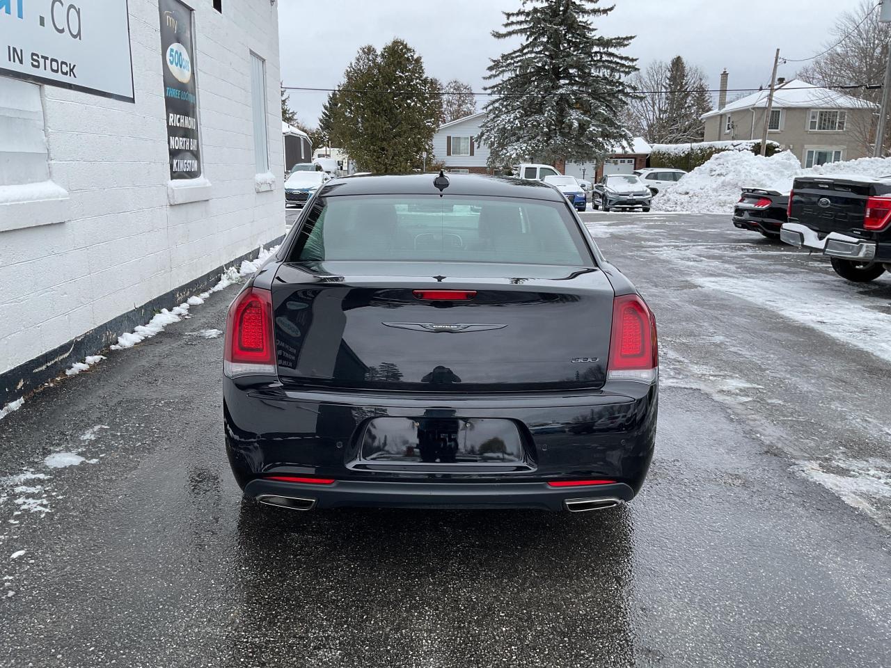 2022 Chrysler 300 Touring L 4dr Rear-Wheel Drive Sedan Photo