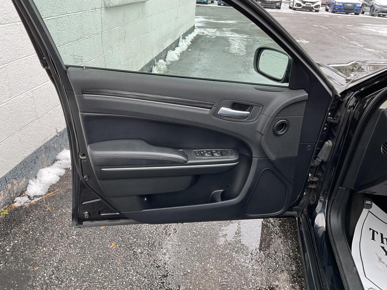 2022 Chrysler 300 Touring L 4dr Rear-Wheel Drive Sedan Photo