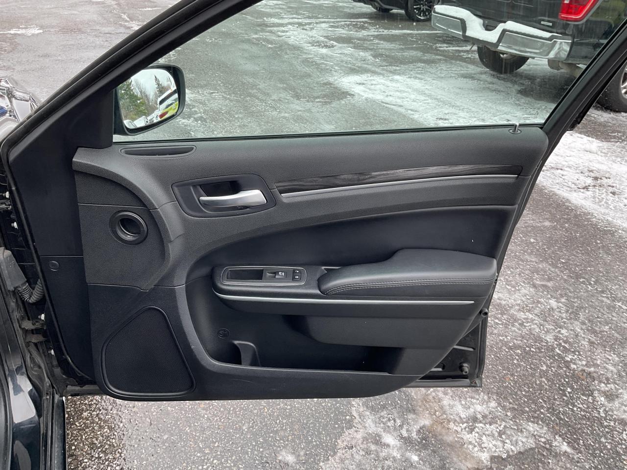 2022 Chrysler 300 Touring L 4dr Rear-Wheel Drive Sedan Photo