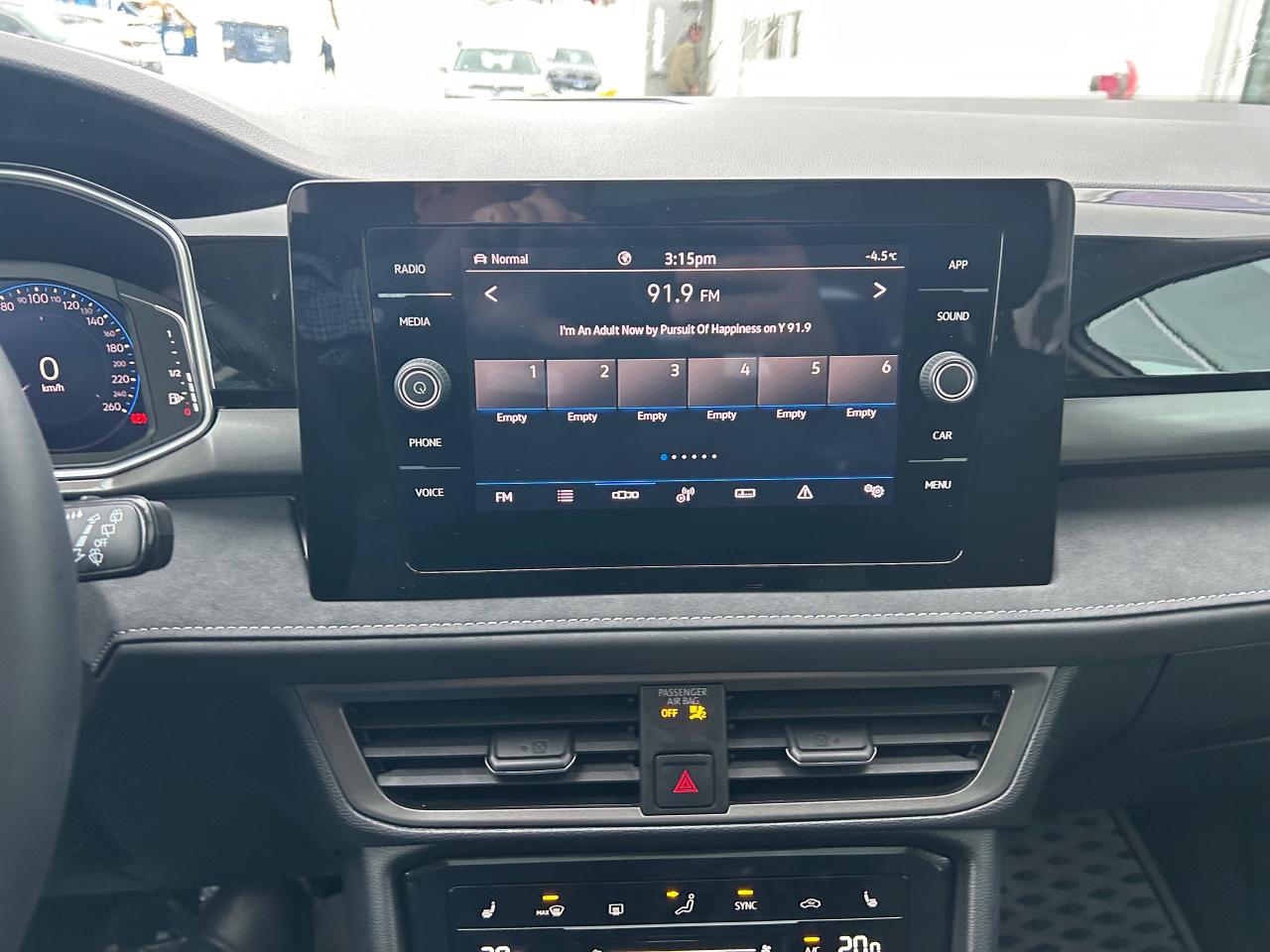 2025 Volkswagen Taos Comfortline Black Edition 4dr All-Wheel Drive 4MOTION Photo