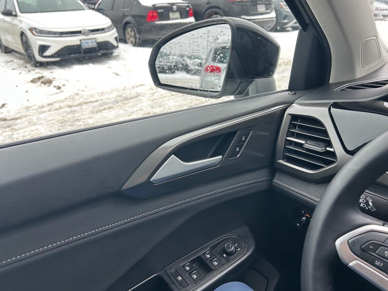 2025 Volkswagen Taos Comfortline Black Edition 4dr All-Wheel Drive 4MOTION Photo