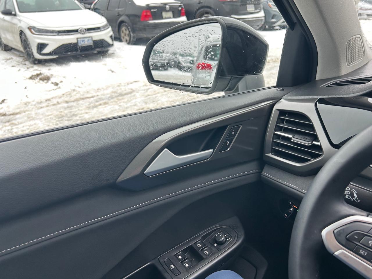 2025 Volkswagen Taos Comfortline Black Edition 4dr All-Wheel Drive 4MOTION Photo