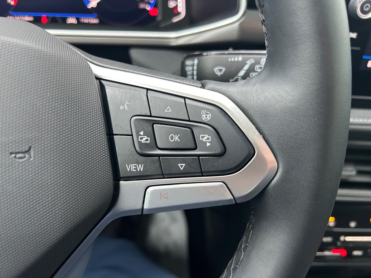 2025 Volkswagen Taos Comfortline Black Edition 4dr All-Wheel Drive 4MOTION Photo