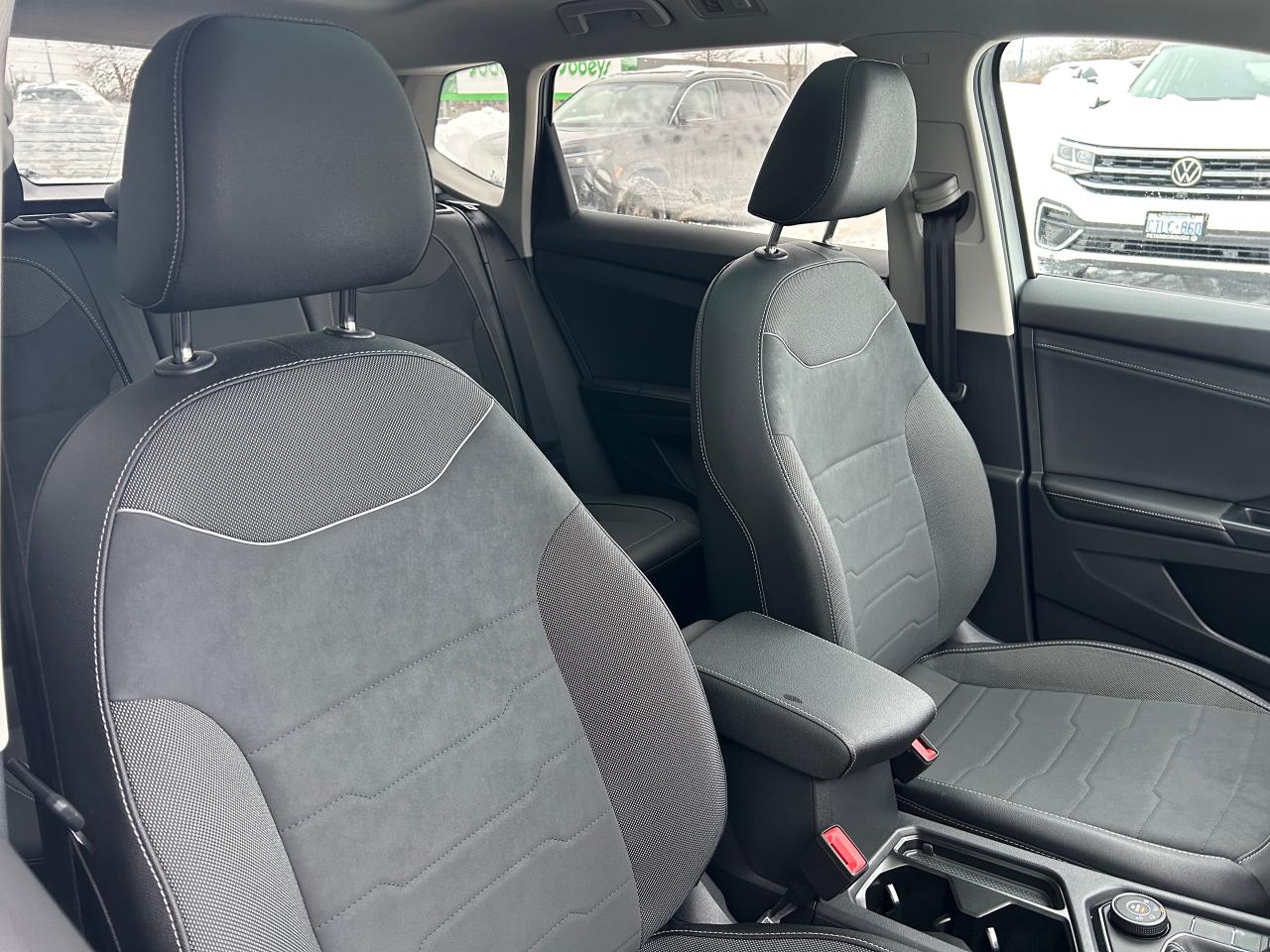 2025 Volkswagen Taos Comfortline Black Edition 4dr All-Wheel Drive 4MOTION Photo