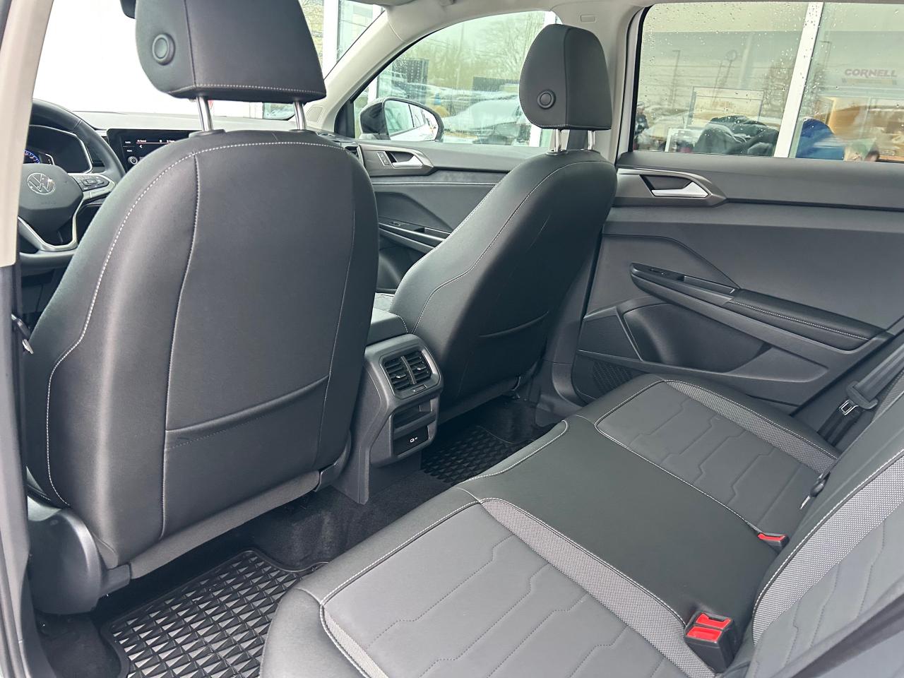 2025 Volkswagen Taos Comfortline Black Edition 4dr All-Wheel Drive 4MOTION Photo