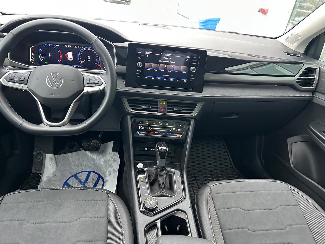 2025 Volkswagen Taos Comfortline Black Edition 4dr All-Wheel Drive 4MOTION Photo