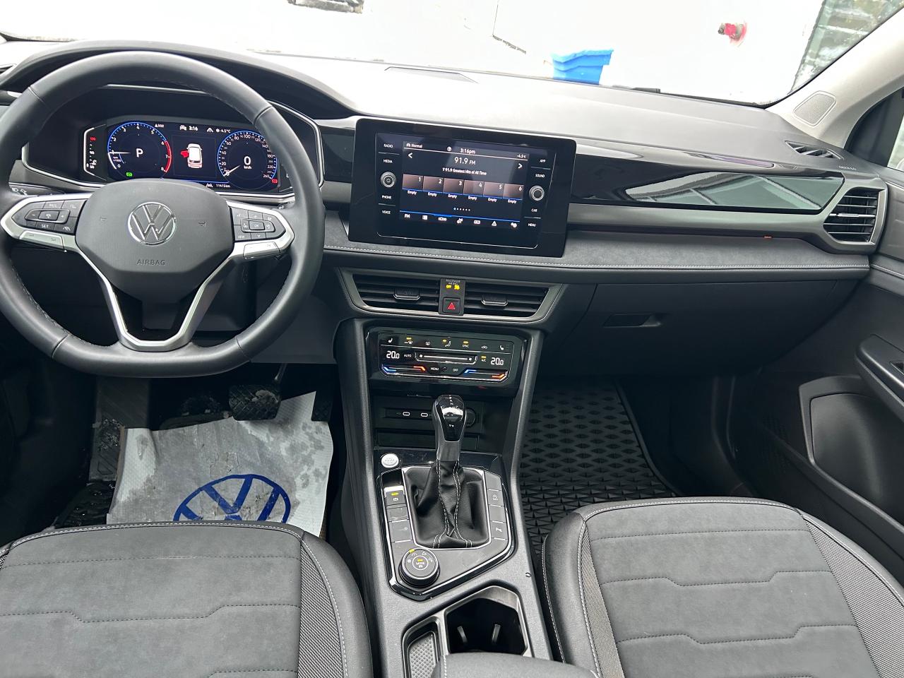 2025 Volkswagen Taos Comfortline Black Edition 4dr All-Wheel Drive 4MOTION Photo