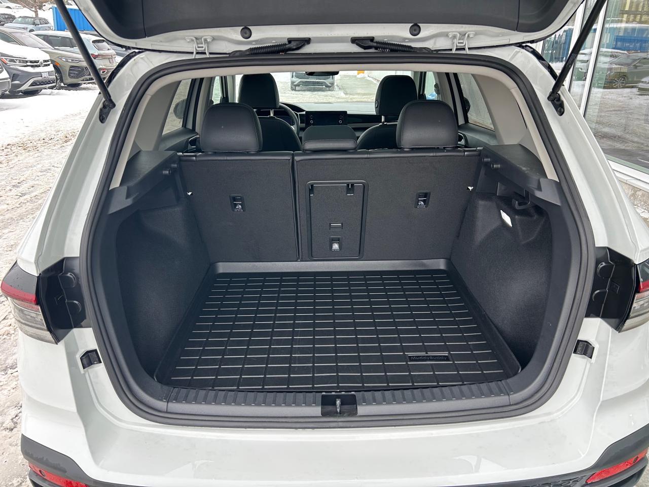 2025 Volkswagen Taos Comfortline Black Edition 4dr All-Wheel Drive 4MOTION Photo